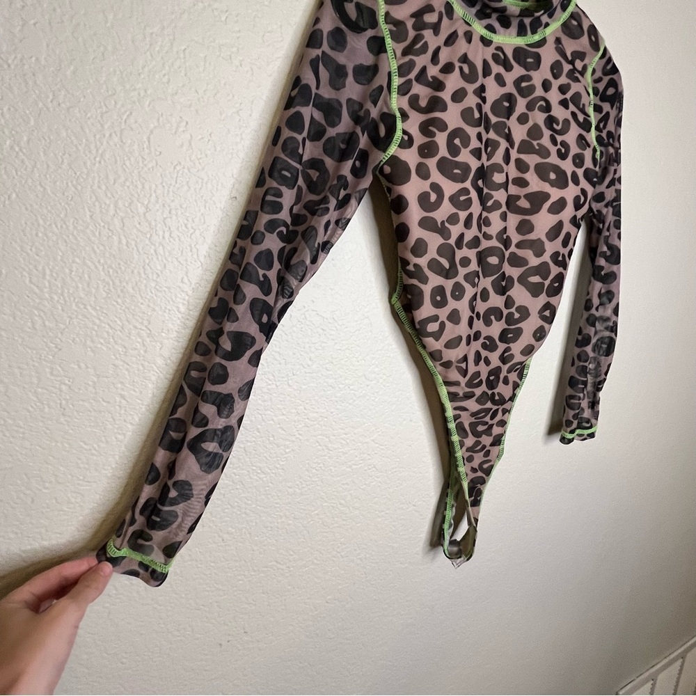 Leopard Animal Print Mock Neck Long Sleeve Bodysuit Size Medium Fits Small - Picture 7 of 14